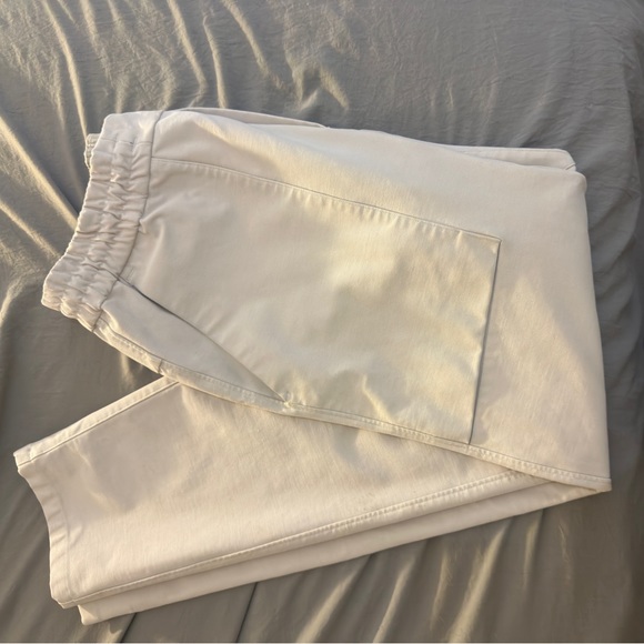 lululemon men’s medium bowline trousers in cream - Picture 3 of 4